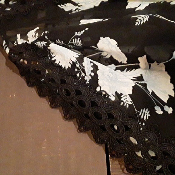 Torrid 2 Truly Gorgeous Black Floral And Lace Sexy Beautiful Long Sleeve Robe - Picture 5 of 16